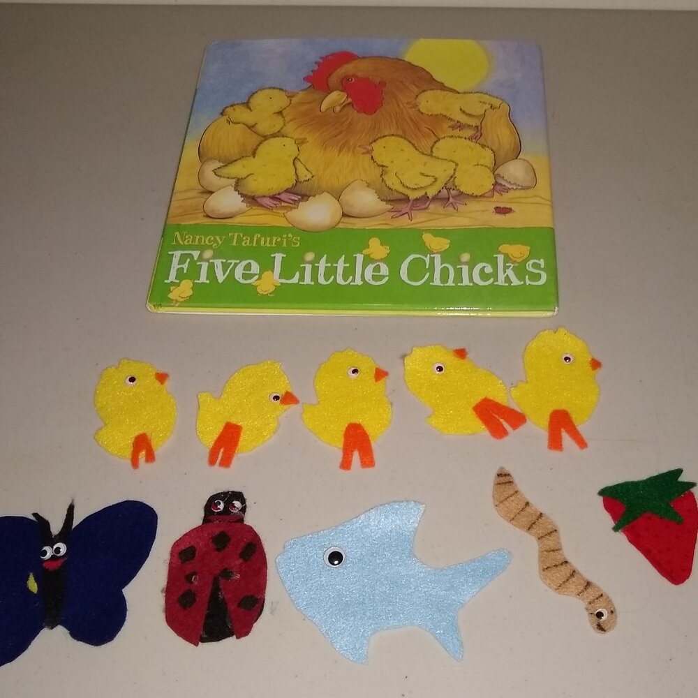 Five Little Chicks by Nancy Tafuri's 10 pieces Flannel Story + New Hardcover